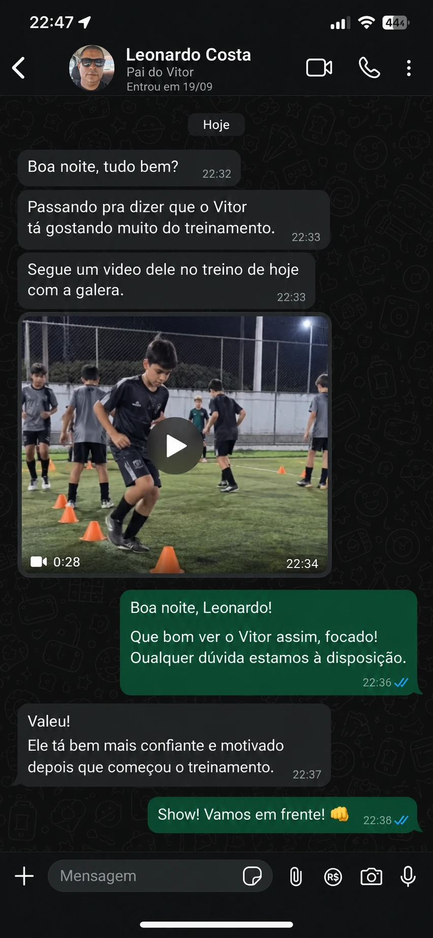 Conversa no WhatsApp: pai do Vitor conta que ele está gostando do treinamento