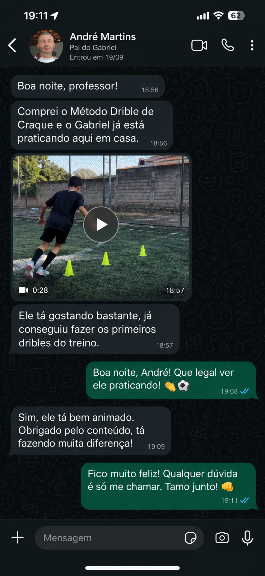 Conversa no WhatsApp: pai do Gabriel conta que ele já fez os primeiros dribles