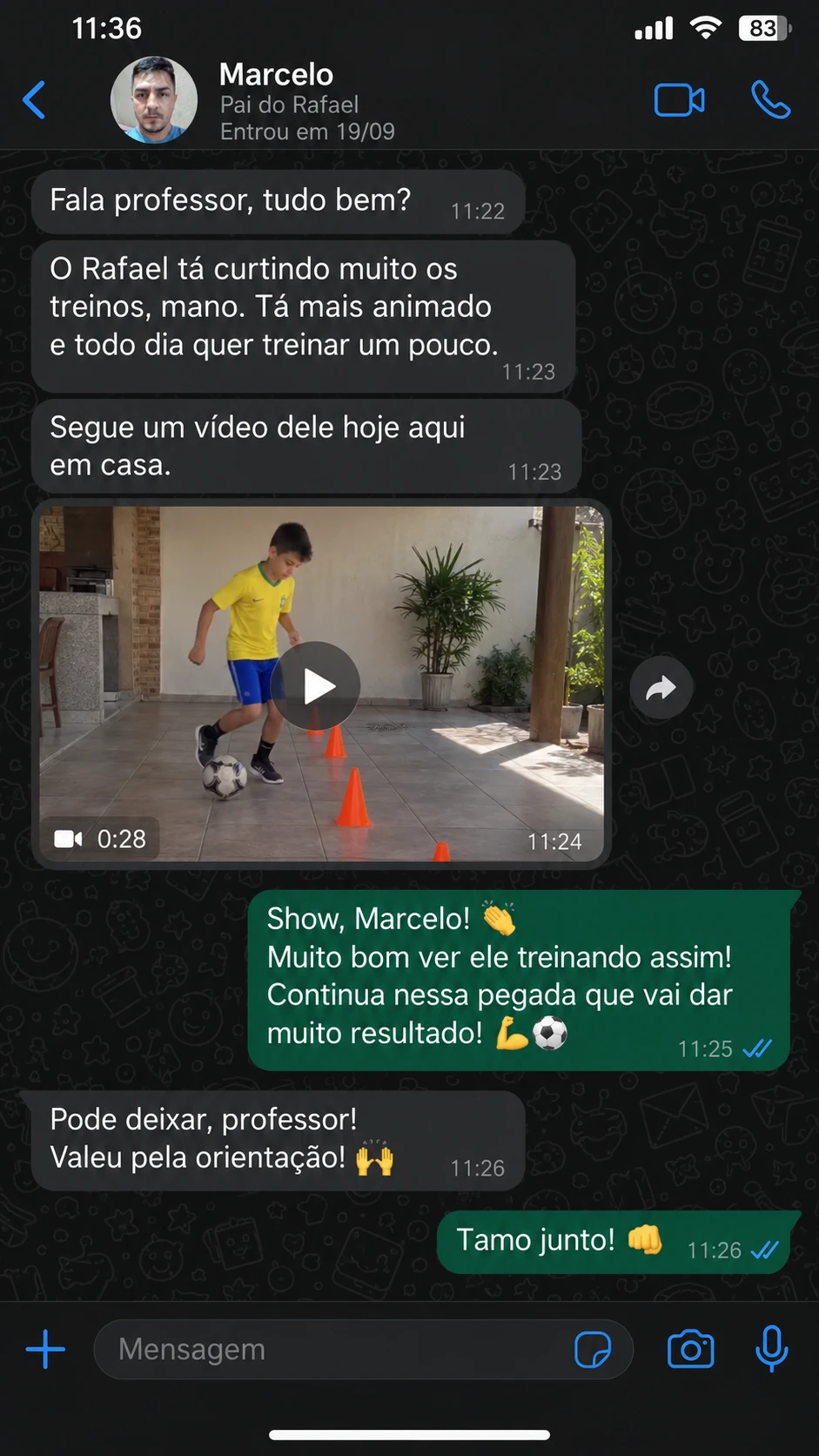 Conversa no WhatsApp: pai do Rafael envia vídeo dele treinando em casa
